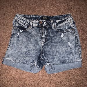 Dark/light colored shorts
